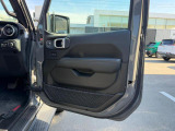 運転席ドアパネルになります。
