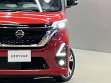 【ハイビームアシスト】先行車や対向車のライト、周辺の明るさに合わせて、ハイ・ロービームを自動で切り替え。切り替えのわずらわしさと切り替え忘れを無くしてくれます!