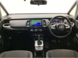 【前方視界】開放的な前方視界!運転がしやすく疲れにくいです♪窓が大きく、見通しがとっても良いおクルマですよ♪