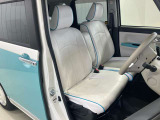 【運転席・助手席転席】運転席の足もともゆったりで長距離ドライブでも快適に★