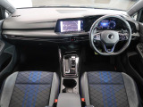 シンプルなデザインと一目でわかるスイッチの配置はPeoples Car=みんなの車という考えの現れです。各スイッチにはバックライトもついており、夜間でも安全に操作して頂けます。