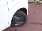 155/65R14タイヤ+専用ホイールカバーです。スタッドレスタイヤや各種オプションのご注文も承っております(^^)!