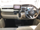 【インパネ全体】手が届きやすく、どなたでも運転しやすいです。シンプルで使いやすい設計になっています!