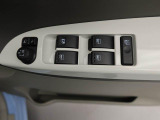 パワーウィンドゥ 運転席ドアスイッチ照明付です。電動格納ミラーも手元でワンモーションで可能です。