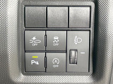 【スマートアシスト】走行中に前方の車両等を認識し、衝突しそうな時は警報とブレーキで衝突回避と被害軽減をアシスト。より安全にドライブをお楽しみいただけます。