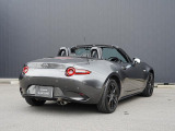 まるで外国産のクルマのような流麗で美しいプロポーション。ソフトトップのオープン、クローズドの両方で美しさを保てるよう緻密に計算されたデザインです。