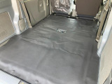 後席を倒せば巨大な荷室へ早変わり♪
