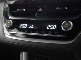車内の温度管理に便利なオートエアコン☆