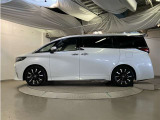 助手席側は電動スライドドアになってます。運転席やキーのリモコンで開閉できるので手が塞がっていても楽に積み降ろし出来ますよ。