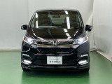LEDヘッドライトを装備しています。LEDヘッドライトはとても明るく、雨の日や夜間走行も安全・安心です。オートライトコントロール付きで周囲の明るさに応じて自動で点灯・消灯します