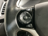ステアリングにオーディオ操作スイッチが付いています。オーディオ画面に直接タッチしなくても操作が出来ますので、運転に集中できます。