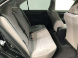 【後部座席】も当然、綺麗・清潔に仕上げております。内装の綺麗なお車は気持ちが良いですし、コンディションのいい車が多いです。これもオススメの1台です。