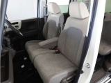 ◆運転席・助手席◆室内は、シートクリーニングや各部の徹底した清掃を実施し、消臭・除菌処理を行っています。しかも、全ての差上で天然成分の薬剤にこだわり安心・安全へも配慮しています。
