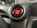 ホンダセンシング装着車となっております。衝突軽減ブレーキ、誤発進抑制機能、歩行者事故低減ステアリング、路外逸脱抑制機能、アダプティブクルーズコントロール、車線維持支援システム他、安全運転を幅広く支援。