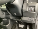 便利な電動スライドドア、横滑りを防ぐVSAなどのスイッチは、運転席の右側、手の届きやすい位置にあります。