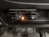 高速道路に乗るときは必需品です。有料道路の料金をキャシュレス ノンストップで通過できます。ETCカードは現在使用中のもので大丈夫です。