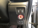 【両側電動スライドドア】リモコンや運転席のスイッチ操作のほか、ドアハンドルを少し引くだけでリアドアが自動開閉します♪