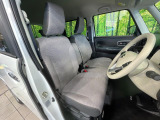 運転席まわりには十分なスペースがあり、大柄な方でもゆったり運転していただける環境です。