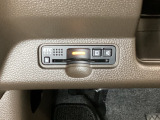 ハンドルの左下にETCがついています。高速道路の料金所の通過も楽々です。 カードの取り出しもしやすい場所についています。