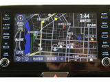 スマホやiPhoneと連携し、対応アプリを表示させて使うディスプレイオーディオ。自分次第で使い方が広がります。使い慣れた従来のトヨタ車載ナビが利用できるTCナビキットを装着しています。