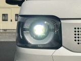 LEDヘッドライトは、点灯の瞬間から最大光量を発揮し、突然暗くなるトンネルなどでの安定感を高めます。