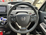 運転時に使用する部分になります。握りやすく、回しやすいかが運転ストレスを左右しますね。
