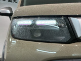 LEDヘッドライトは、点灯の瞬間から最大光量を発揮し、突然暗くなるトンネルなどでの安定感を高めます。