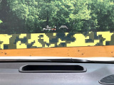 【ヘッドアップディスプレイ】現在の速度や走行情報をデジタル表示で運転席前方のガラスに投影!運転中、目線をずらさず必要な情報を確認できるのでとっても便利で安心!