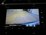 バックカメラの画像です。ガイドラインがスムースな車庫入れをサポートいたします。車庫入れの安心感がアップしますね。