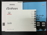スマートキーは鍵をバッグに入れたままでもドアロックの開閉やエンジンのON・OFFができます。夜間や雨の日も鍵を探さなくて良いので便利です。