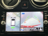 【アラウンドビューモニター】車を上から見下ろしているかのような映像で周囲の状況がひと目で確認、狭い駐車場に駐車するときも安心です♪