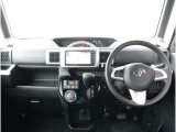 操作性に優れた運転席となります!小物入れや各ボタンの配置にこだわり、使いやすいです!座り心地もよく視認性も良好なのでロングドライブもお任せ下さい!