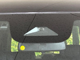 【ホンダセンシング】走行中に前方の車両等を認識し、衝突しそうな時は警報とブレーキで衝突回避と被害軽減をアシスト。より安全にドライブをお楽しみいただけます。