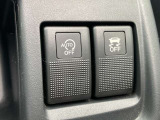 【アイドリングストップ】信号待ちなどの停車時に、エンジンを自動的にストップさせることでガソリン消費をセーブします。