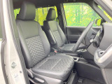 運転席まわりには十分なスペースがあり、大柄な方でもゆったり運転していただける環境です。