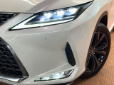 【三眼LEDヘッドライト】スタイリッシュな見た目の三眼LEDヘッドライトを装備♪スタイルだけでなく、夜間の走行も視界良好で安心してお乗りいただけます。