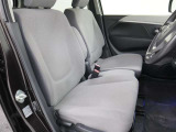 運転席の写真です!座り心地も良さそう、あなたのドライビングポジションをガッチリ支え、心地よい安心感で、ロングドライブもらくらく??