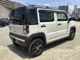 側面・後面のしなやかなプレス加工が確認いただけると思います。国産車には少ない作りこみです。