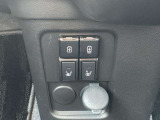 運転席と助手席のシートはヒーター付き。