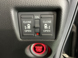 パワースライドドアの開閉はスマートキーのリモコンやドアノブは勿論、運転席側のスイッチ操作でも開閉ができ、安全・簡単です