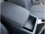 Audi正規ディーラーが高品質をお約束。高度な訓練・教育を受けたAudi専任メカニックが、100項目にもおよぶ精密な点検を実施。すべてクリアしたAudi車だけ、あなたのお手元に届けられるのです