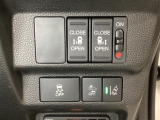 両側電動スライドドアは運転席から操作ができるよう、操作スイッチが付いています。Hondaセンシング用のVSA(ABS+TCS+横滑り抑制)解除と路外逸脱抑制機能などのスイッチがあります。