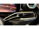 ウィンカー内蔵ドアミラーを開発したのは『メルセデス・ベンツ』です。他車からの視認性が高まり、事故の可能性を低減させています。更に、点灯部分はドライバーの視界に入らないように設計されています。