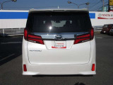 バックカメラが付いているので後方確認が非常にしやすいです。今や運転初心者も熟練者も必須装備!ついていて損はないですね♪