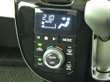 オートエアコンを装備しておりますので、四季を通じて車内を快適な温度に保つことが出来ます!高級感が有りますね!
