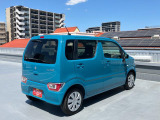 斜め後ろから。後方車両に急ブレーキを知らせる【エマージェンシーストップシグナル】装備!