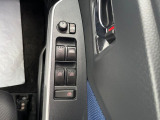 【電動格納ミラー】サイドミラーは電動格納式となっており、狭い駐車場でもキズがつくリスクを抑えられます。
