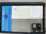 スマートキーは鍵をバッグに入れたままでもドアロックの開閉やエンジンのON・OFFができます。夜間や雨の日も鍵を探さなくて良いので便利です。