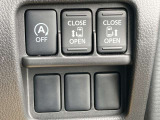 こちらのボタンを長押しするとスライドドアの開閉が運転席から簡単にできます。