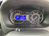 視認性の高いメーターで運転情報を的確に把握できます